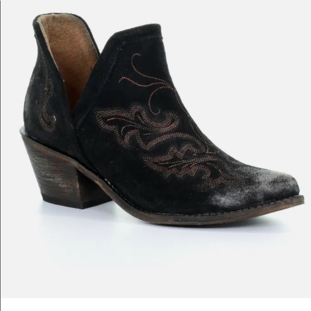 Circle G black embroidered western ankle boot